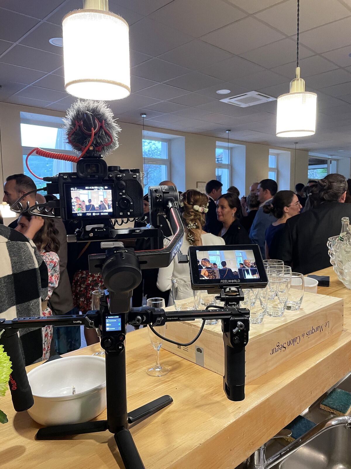 Caméra sur stabilisateur pendant un tournage